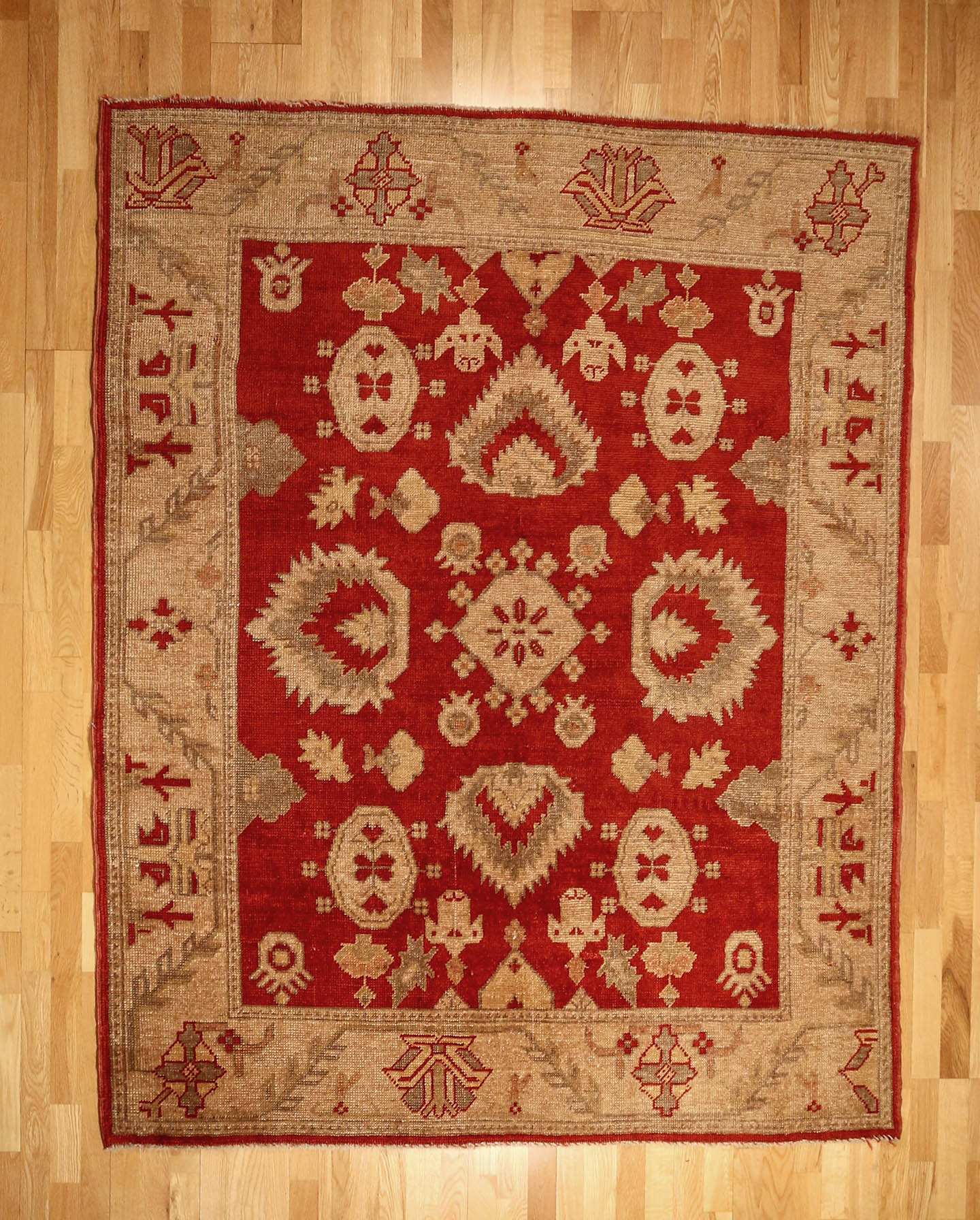Ushak Design